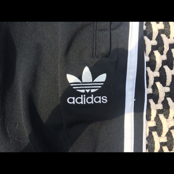 Comfy and Trendy Kids Adidas sweatpants - Picture 3 of 4